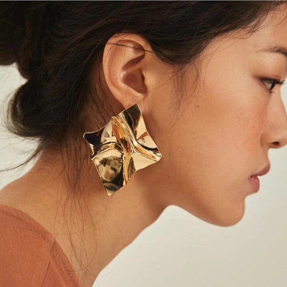NEW~ Anthropologie Shashi "Carre" Large Gold Wavy Earrings - Picture 1 of 15